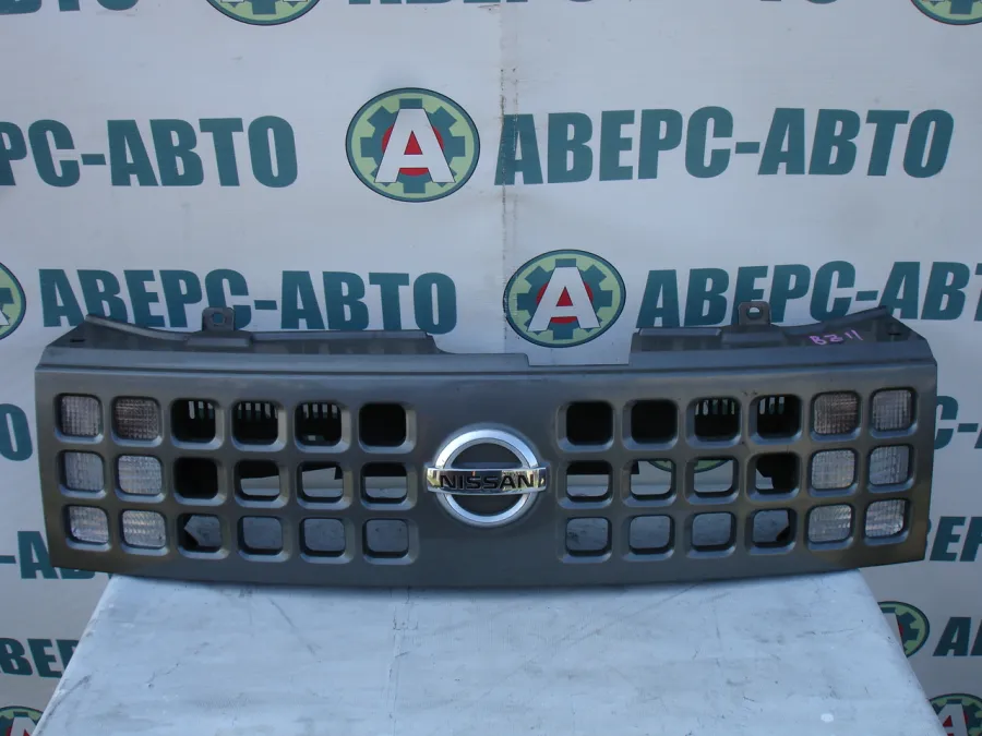 Решетка радиатора Nissan Cube BZ11