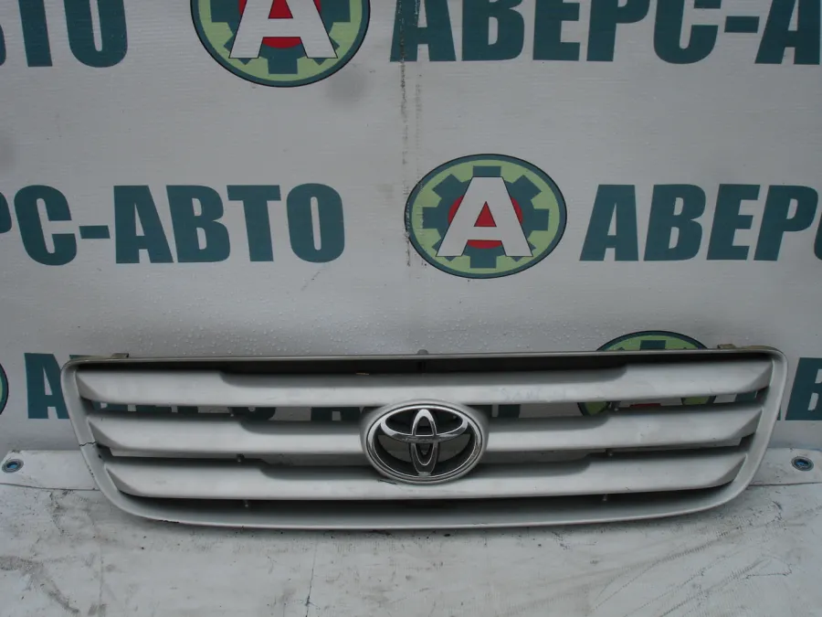 Решетка радиатора Toyota Ipsum SXM10G