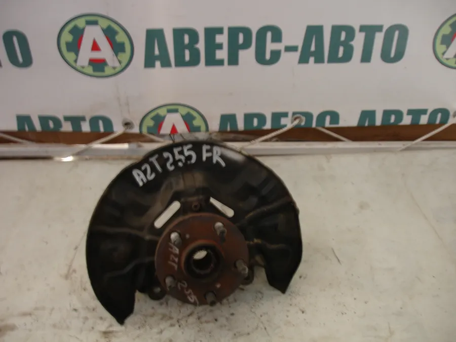 Ступица правая передняя Toyota Avensis AZT255