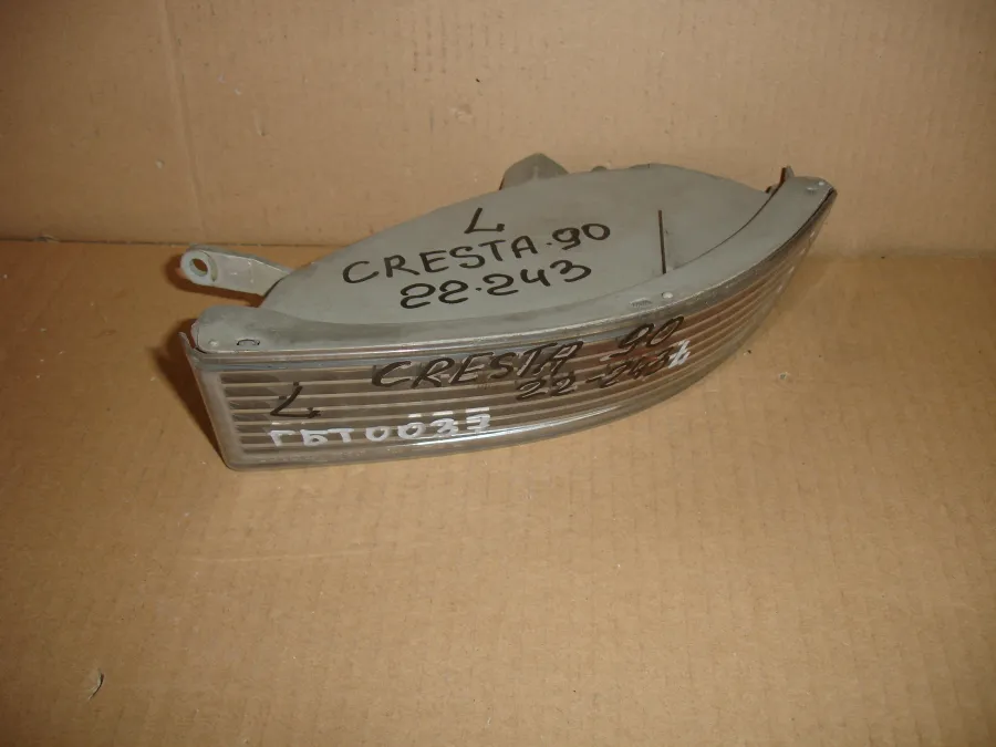 Повторитель левый передний Toyota Cresta GX90