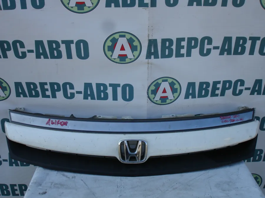 Решетка радиатора Honda Stream RN1
