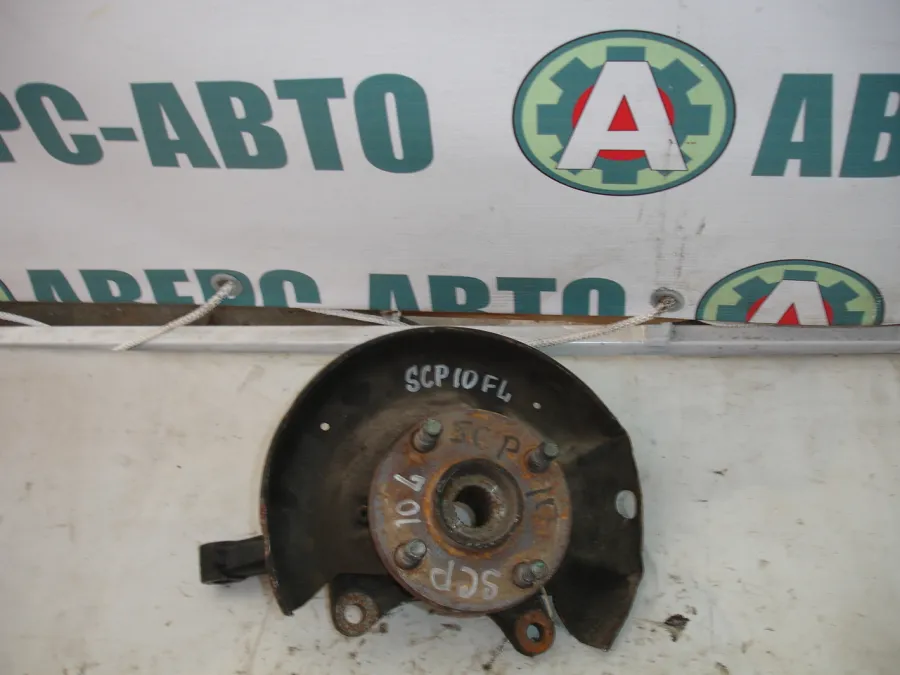 Ступица левый передний Toyota Vitz SCP10