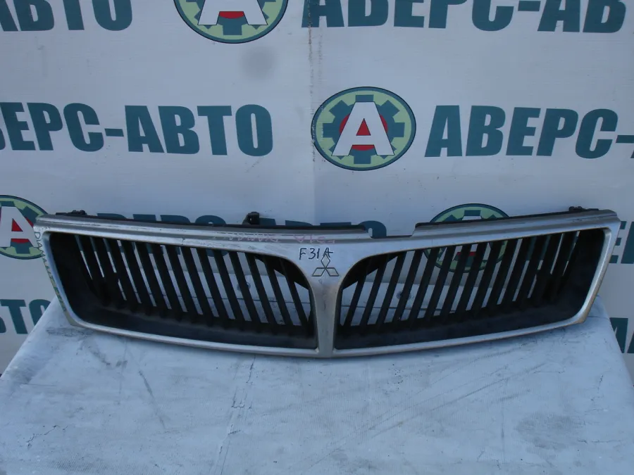 Решетка радиатора Mitsubishi DIAMANT F31A