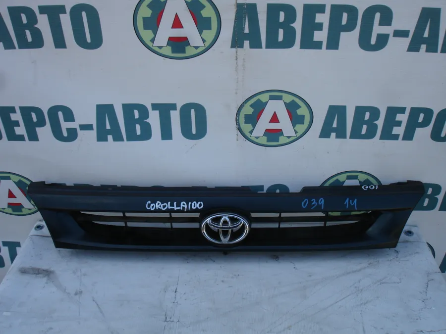 Решетка радиатора Toyota Corolla AE100