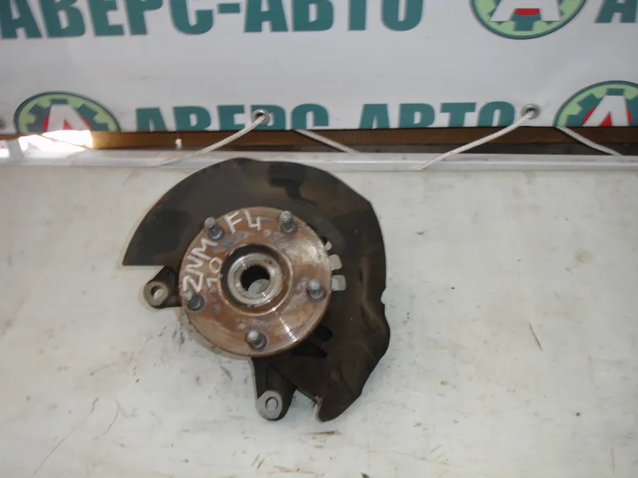 Ступица левая передняя Toyota Isis ZNM10