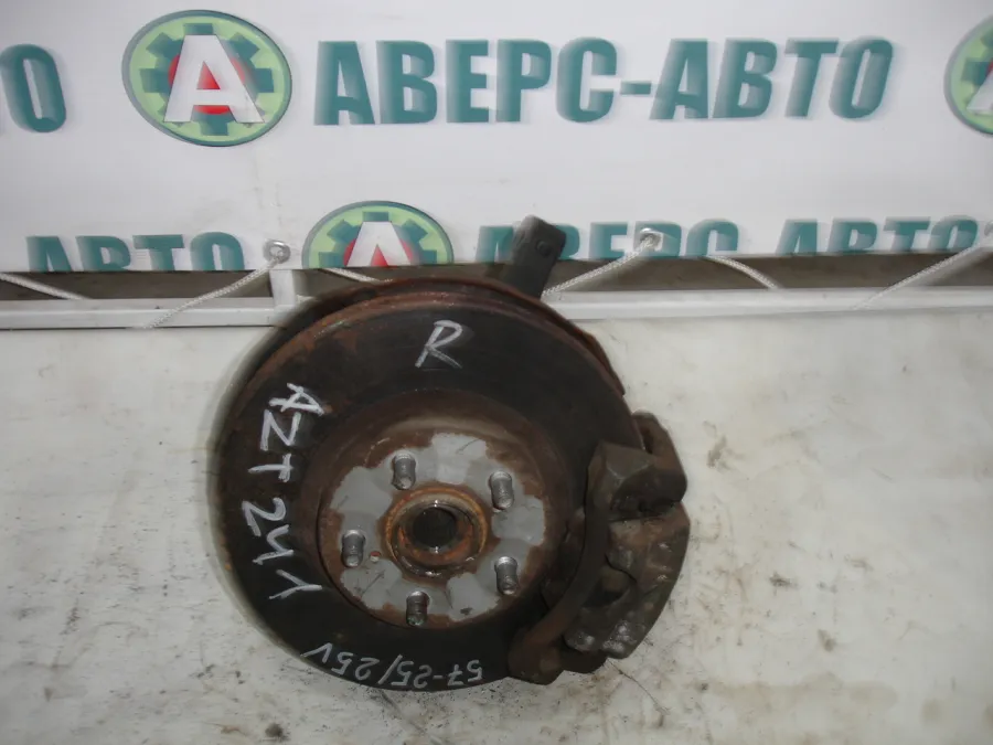 Ступица правая передняя Toyota Caldina AZT241