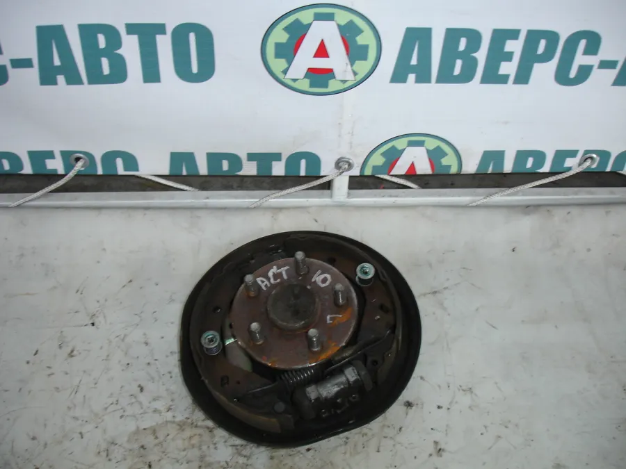 Ступица левая задняя Toyota OPA ACT10