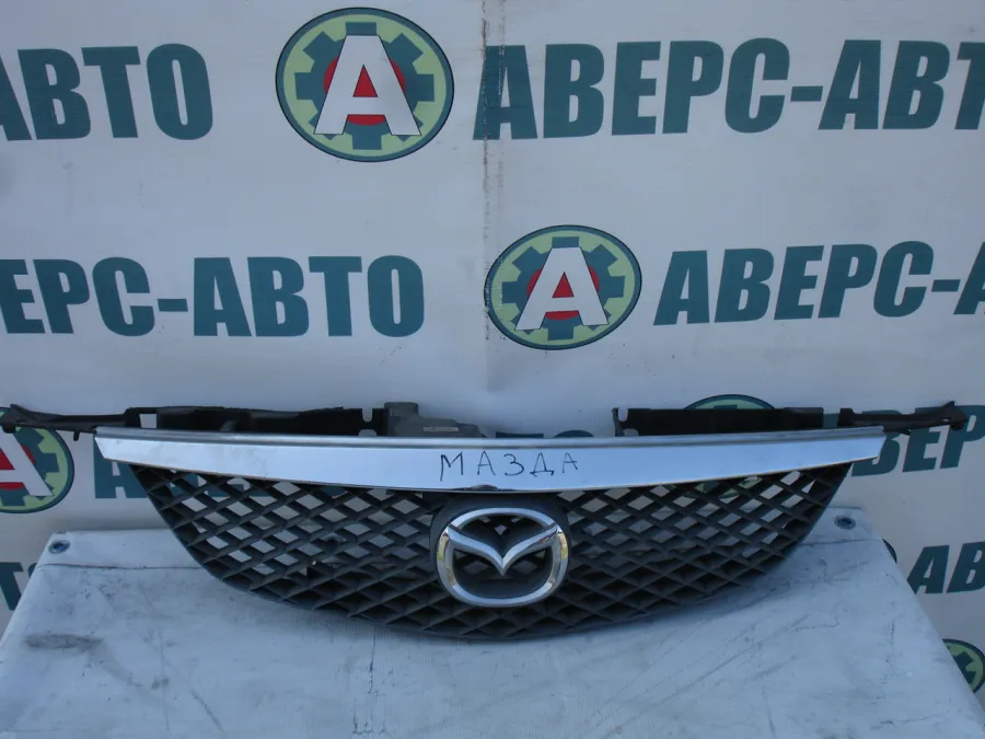 Решетка радиатора  Mazda Demio DY3W