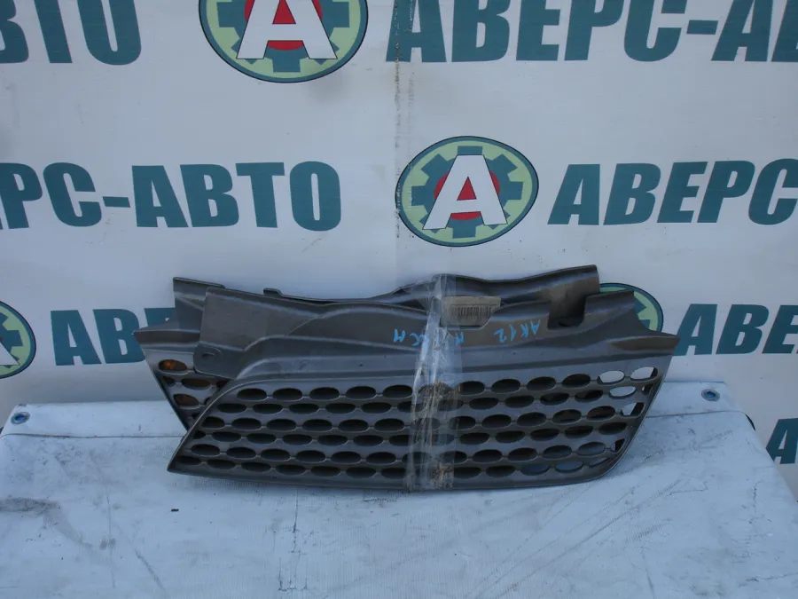 Решетка радиатора Nissan March AK12
