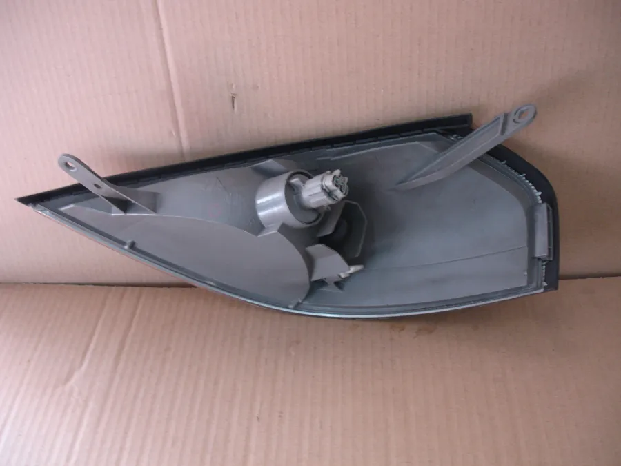 Габарит правый передний Nissan Serena PC24