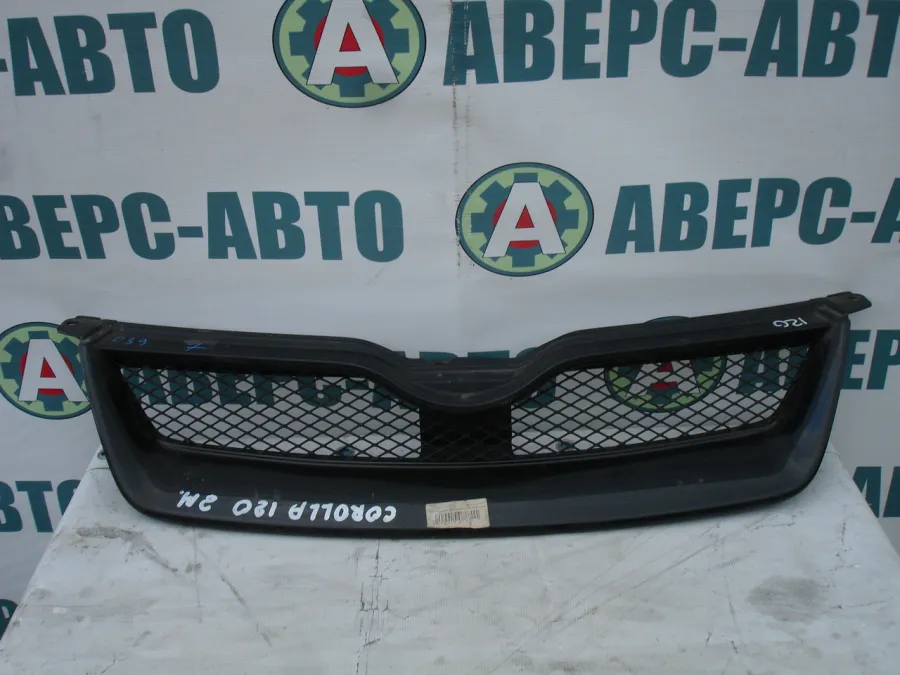 Решетка радиатора Toyota Corolla NZE121