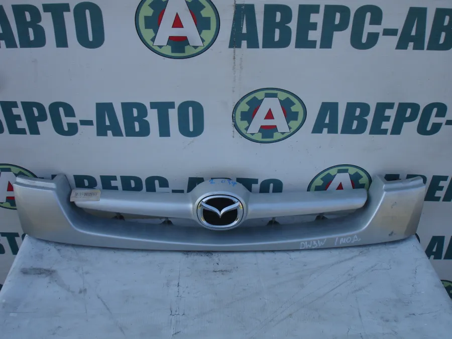 Решетка радиатора Mazda Demio DW3W 1 модель