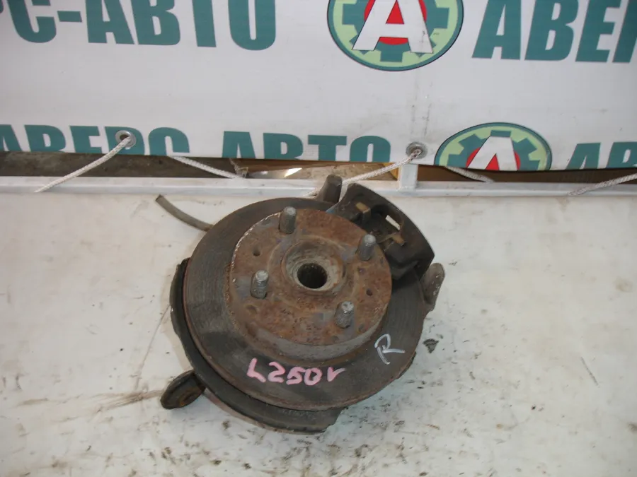 Ступица правая передняя Daihatsu Mira L250V