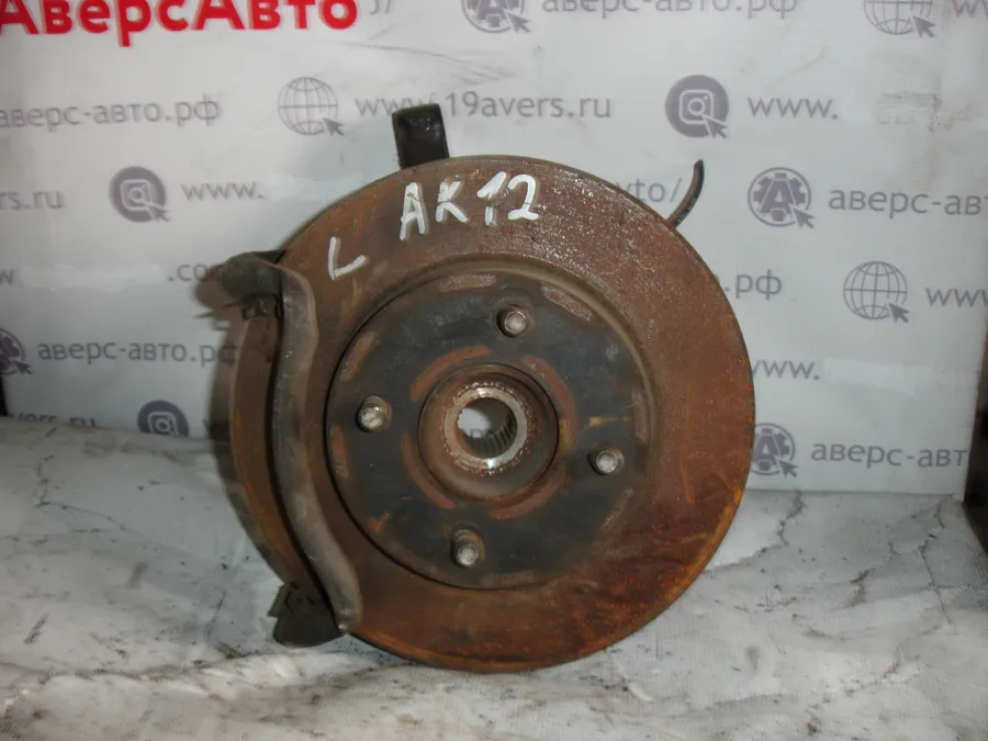 Ступица левая передняя Nissan March AK12