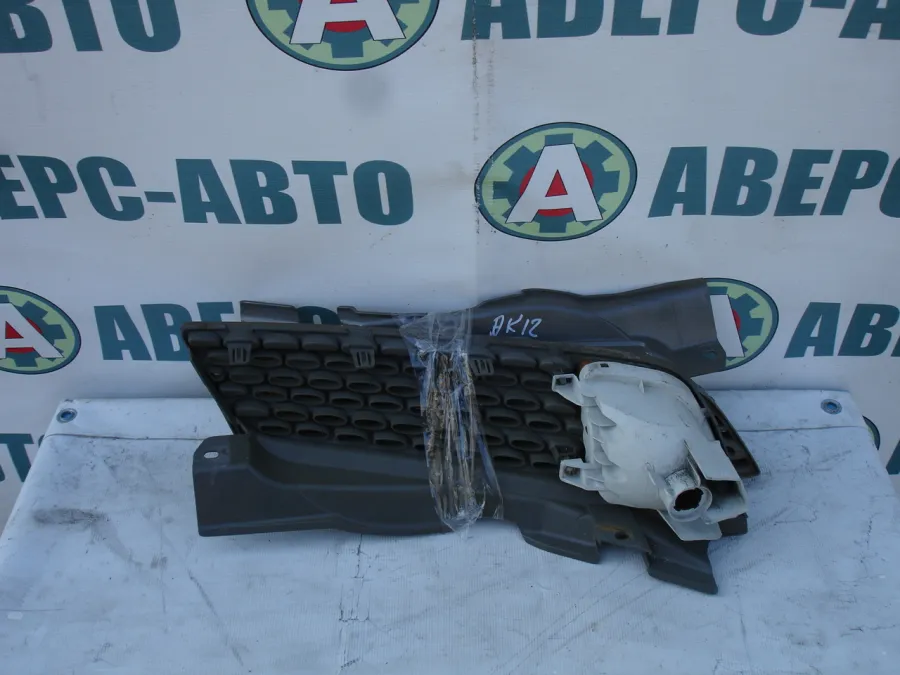 Решетка радиатора Nissan March AK12