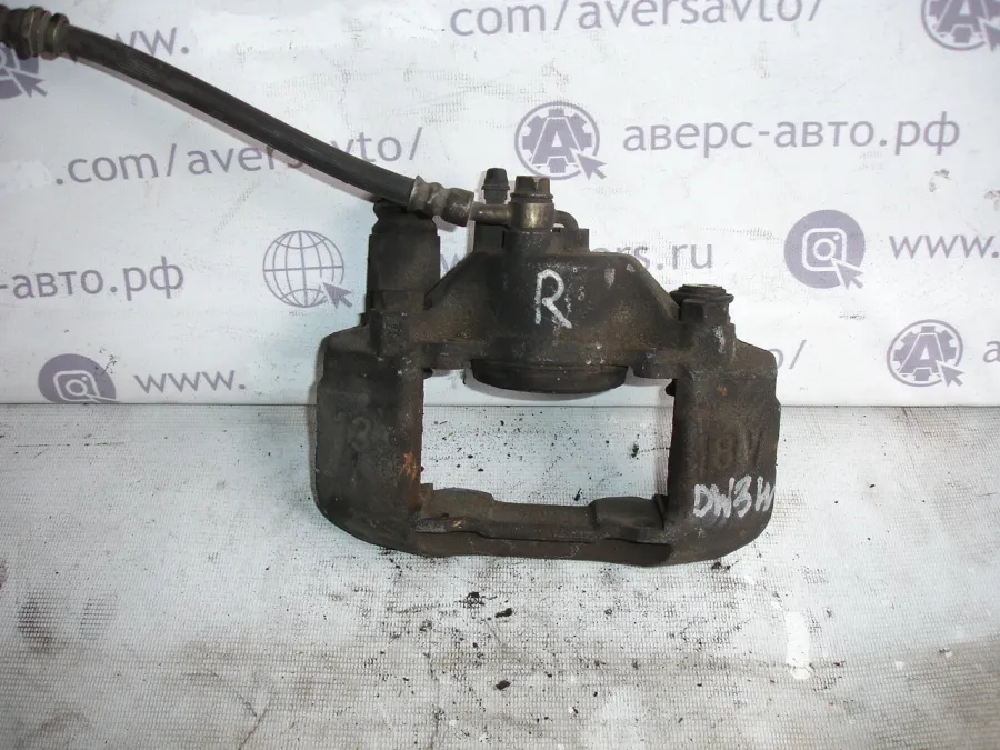Суппорт правый предний Mazda Demio DW3W