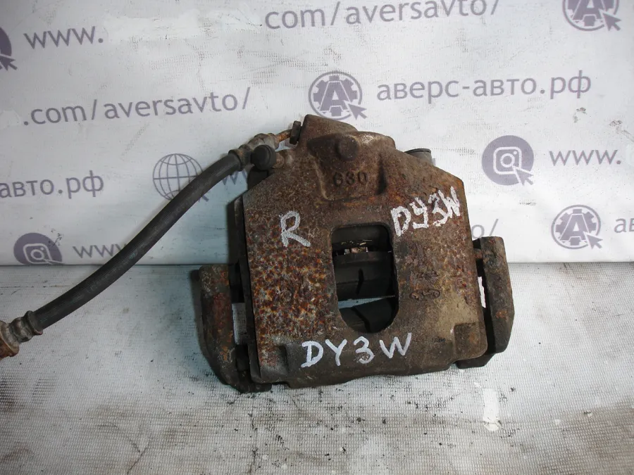Суппорт правый передний Mazda Demio DY3W