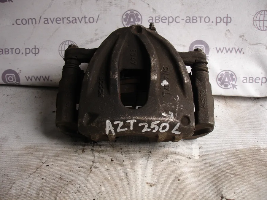 Суппорт Передний левый Toyota Avensis AZT250