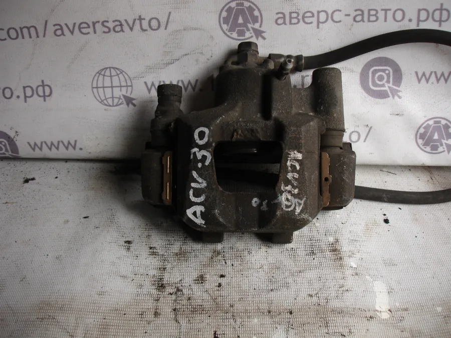 Суппорт Задний правый Toyota Camry ACV30