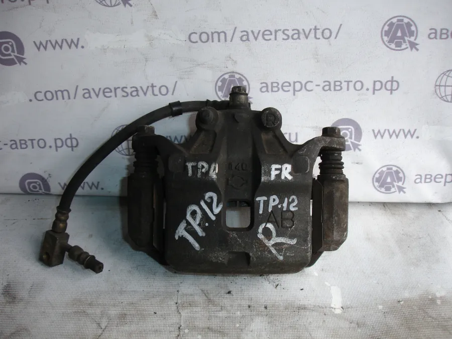 Суппорт правый переедний Nissan Primera TP12