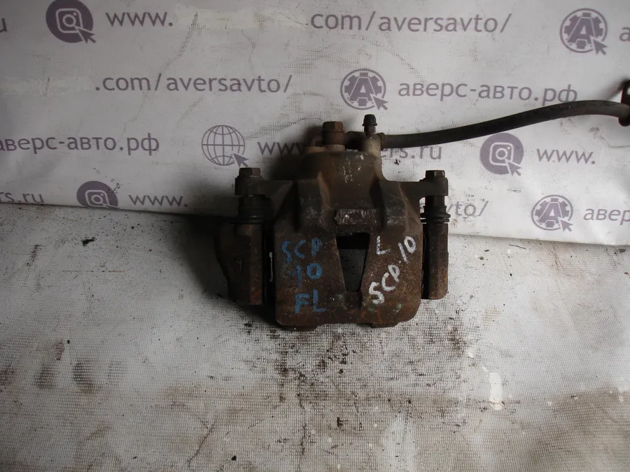Суппорт Передний левый Toyota Vitz SCP10
