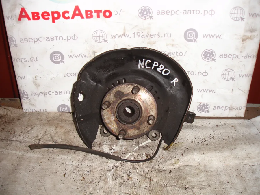 Ступица передняя правая, левая Toyota Funcargo NCP20
