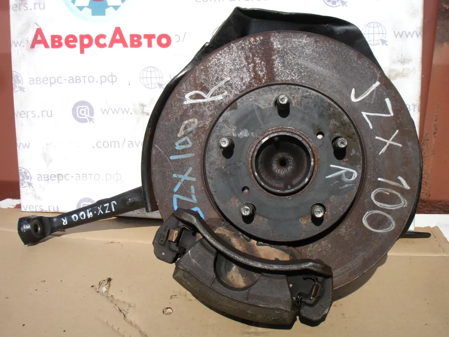 Ступица передняя правая, левая Toyota Mark II GX100