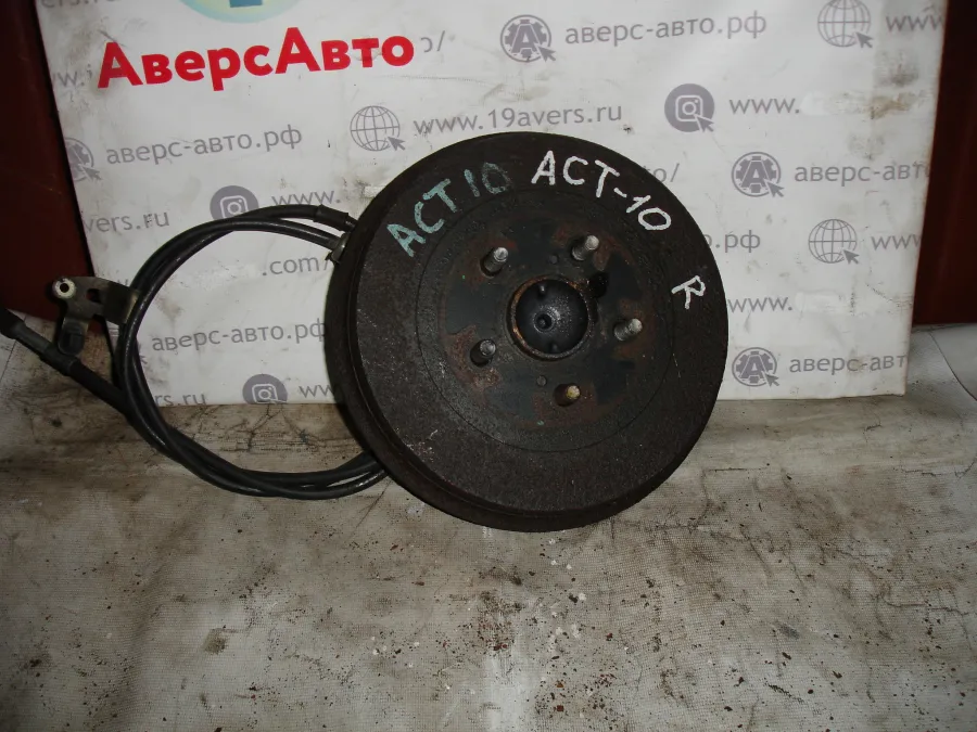 Ступица задняя правая Toyota OPA ACT10