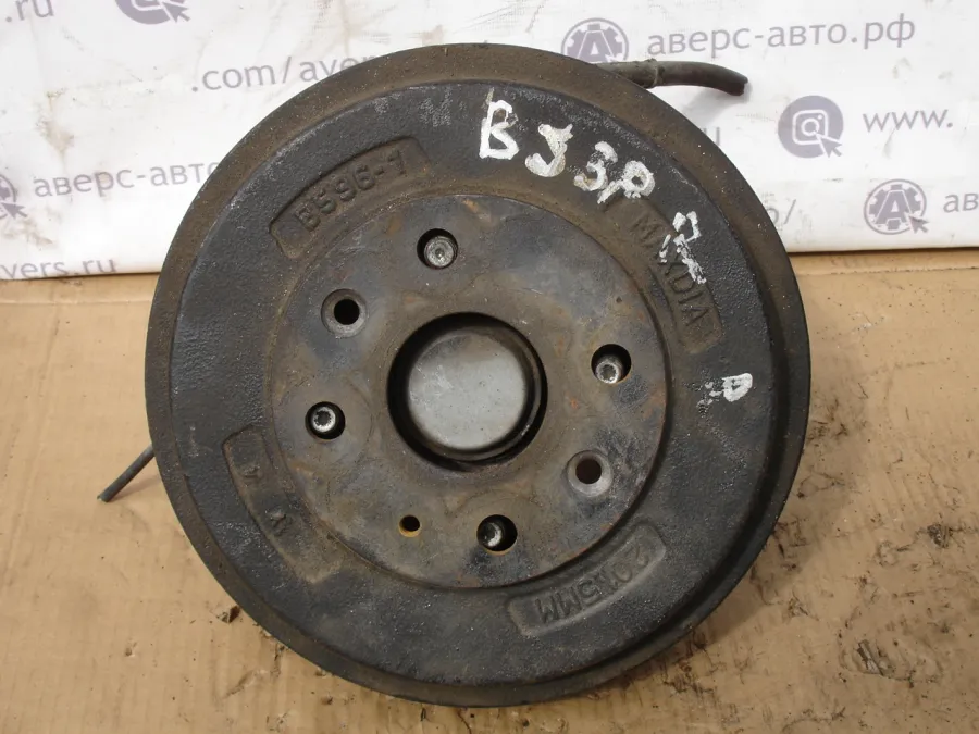 Ступица задняя правая Mazda Familia BJ3P