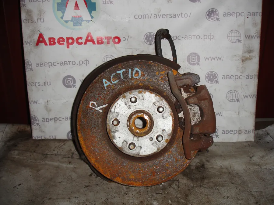 Ступица передняя правая Toyota OPA ACT10
